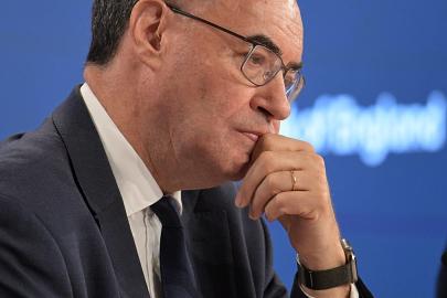 İngiltere Merkez Bankası faizi enflasyon risklerine rağmen yüzde 3,75'te sabit tuttu