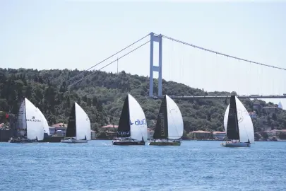 İstanbul Boğazı'nda görkemli coşku