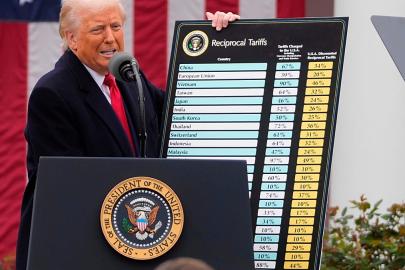 Trump, otomotiv anlaşmazlığını gerekçe göstererek Kanada ürünlerine yüzde 50 tarife getirdi
