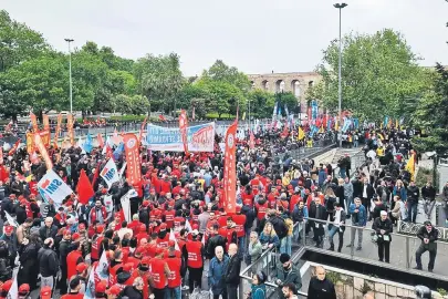 Üye aidatıyla saltanat yaşıyorlar!