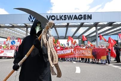 Volkswagen dört yıllık planını açıkladı: İstihdam ve fabrikalar belirsiz