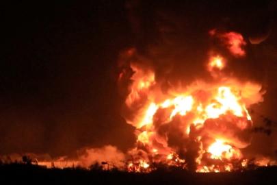 Yemen'de Hudeyde kenti vuruldu, Ensarullah Suudi rejimini işaret etti