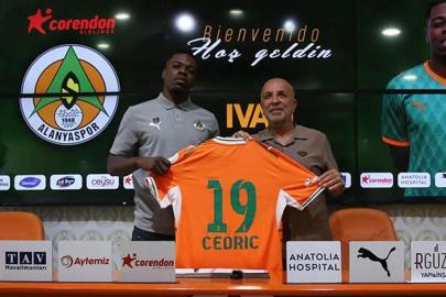 Alanyaspor, Ivan Cedric'i renklerine bağladı