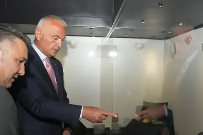Bakan Ersoy açıkladı: Bu takılar tam 12 bin yıllık! 550 eserden 276'sı ilk kez sergileniyor
