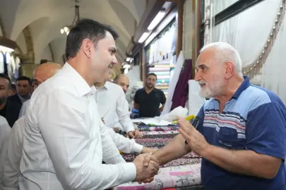 Bakan Kurum'a Kapalıçarşı esnafından anlamlı hediye: Devletin bütün gücünü hissettik