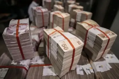 Bankalarda dikkat çeken tablo! Mevduata ilgi giderek artıyor, tüketici kredileri geriledi