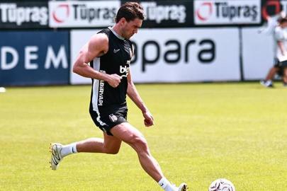 Beşiktaş'ın yeni yıldızı Vlahovic ilk antrenmanına çıktı