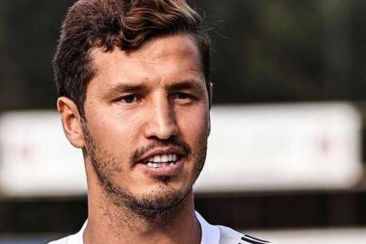 Beşiktaş'tan ayrılan Salih Uçan'ın yeni takımı belli oldu! Sürpriz transfer