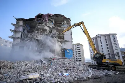 Bina yıkımı için Resmi Gazete'de yeni karar! Bakanlık yüksek yapılar için özel kurallar getirdi