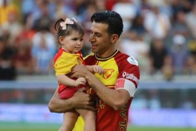 'Bugün buraya kalbimi gömdüm!' İsmail Köybaşı jübileyle veda etti