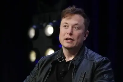 Elon Musk'tan 16,8 milyar dolarlık çip hamlesi: Teksas'a yapay zeka çip fabrikası kuruluyor