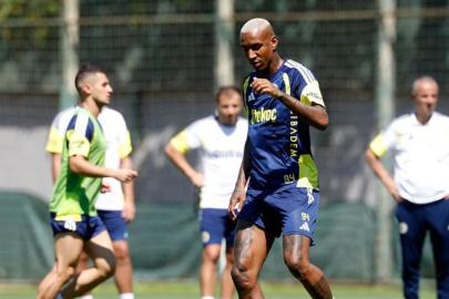 Fenerbahçe, Lyon'a bileniyor