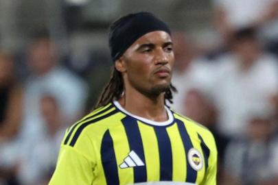 Fenerbahçe'nin iki beki ilk yarıda sarı kart gördü