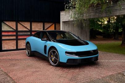 Ferrari'nin ilk elektrikli aracı açık artırmada 40 milyon dolara satıldı