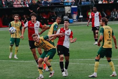 Feyenoord puanı zor kurtardı