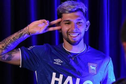 Galatasaray ile anılan Julio Enciso, Ipswich Town'a imza attı!