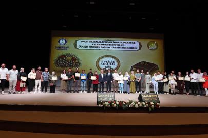Gaziantep'te "Evlilik Okulunu" tamamlayan 951 çift sertifikalarını aldı