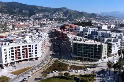 Hatay'da hayat yeniden başlıyor! Bakan Kurum'dan esnaf paylaşımı: Açılan kepenkler umudun sesi oldu