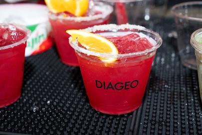 İçecek devi Diageo, yavaşlayan büyüme için 1 milyar dolarlık tasarruf planı açıkladı
