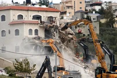 İşgalciler Batı Şeria'da Filistinlilere ait yapıları yıktı