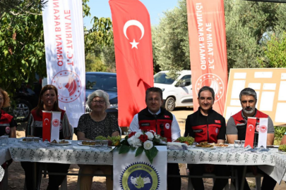 İzmir İl Tarım ve Orman Müdürlüğü bünyesinde, Karşıyaka İlçe Tarım ve Orman Müdürlüğü koordinasyonunda düzenlenen “Tezgâhtan Tarlaya: Organik Tarımın İzinde” etkinliği düzenlendi