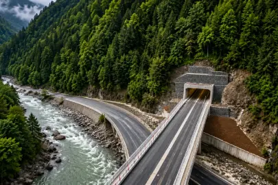 Karadeniz yolu 20 dakika kısalıyor! Bakan Uraloğlu Çamlıhemşin Tünelli için tarih verdi