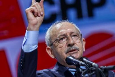 Kemal Kılıçdaroğlu yıllar sonra CHP Grup Toplantısı’nda: Gül yapraklarıyla karşılandı