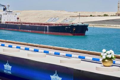 Maersk bir Asya-Avrupa hattını Süveyş'e geri yönlendirdi, geniş dönüş ufukta değil