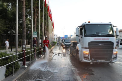 Menderes Güne Temizlikle Başladı