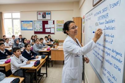 Milli Eğitimde Yeni Genelge: Öğretmenler de artık beyaz önlük giyecek