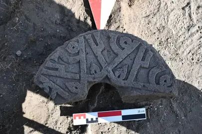 Selçuklu Mezarlığı'nda 'Hz. Muhammed'in ismi yer alan bezemeli taş bulundu
