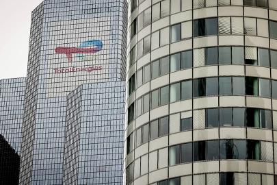 TotalEnergies, Shell'in Avrupa'daki rüzgar ve güneş işlerini almaya karar verdi