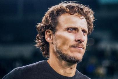 Uruguay resmen Diego Forlan'a emanet
