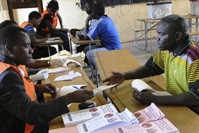 Zambiya'da halk genel seçim için sandık başında