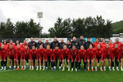 A Milli Kadın Futbol Takımı, Slovenya ile oynayacağı maçların hazırlıklarına başladı