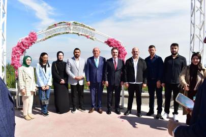 AK Parti Karabağlar İlçe Teşkilatında Veda Yok, Vefa Var: "Tecrübemiz Geçmişten, Gücümüz Birlikten"
