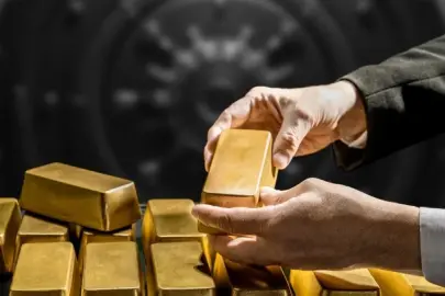 Altında hedef 5 bin dolar! Gram altın kaç TL olacak? Bankacılık devinden "ağırlığını artır" tavsiyesi