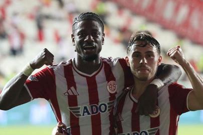 Antalyaspor evinde farklı kazandı