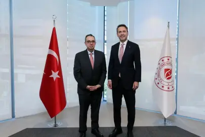 Bakan Bayraktar, Uluslararası Finans Kurumu temsilcileriyle görüştü