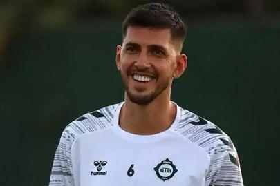 Ceyhun Gülselam 38 yaşında futbolu bıraktı