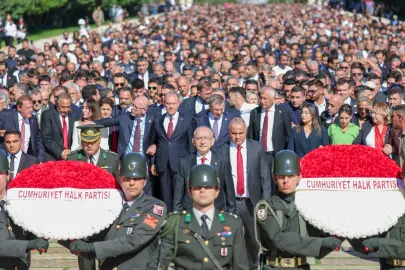 CHP’nin 103. kuruluş yıl dönümünde Anıtkabir’de anlamlı tören