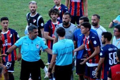 Düzcespor-Beykoz Anadolu maçı tatil edildi! Hakeme yabancı cisim atıldı