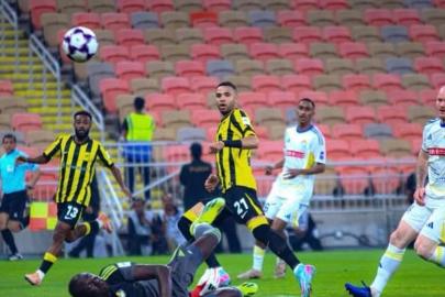 E-Nesyri fırtınası Arabistan'ı etkisi altına aldı! Al-Faisaly'i de devirdi
