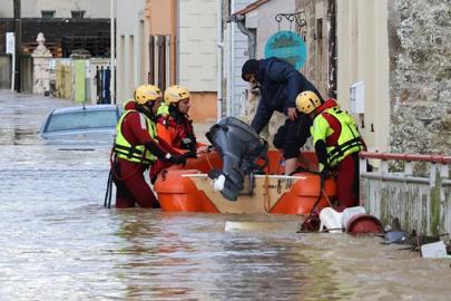 Fransa'da sel ve fırtına etkili oluyor: 4 vilayette alarm seviyesi artırıldı