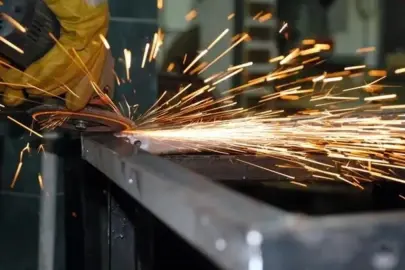 İmalat PMI endeksi 3 ay sonra en yüksek seviyede