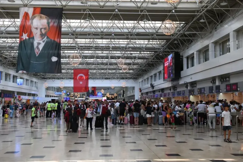 İstanbul ve Antalya Havalimanlarında tarihi yoğunluk! 81,7 milyon yolcu seyahat etti