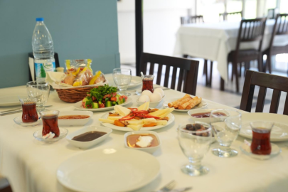 Konforun ve Lezzetin Adresi: EÜ Konukevi Restoranı