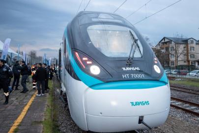 Milli elektrikli hızlı tren saatte 250 kilometreye ulaşarak rekorunu geliştirdi