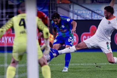 Rizespor evinde yıkıldı: 3 puan Alanyaspor'un! Rizespor 0-1 Alanyaspor (maç sonucu)
