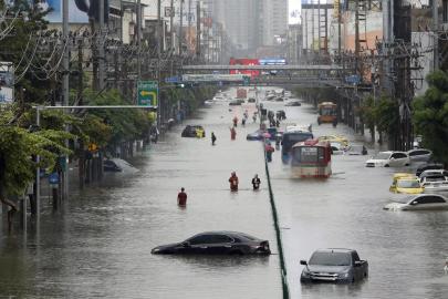 Tayland'ın başkenti Bangkok sular altında: Sel felaketinden 700 bin kişi etkilendi
